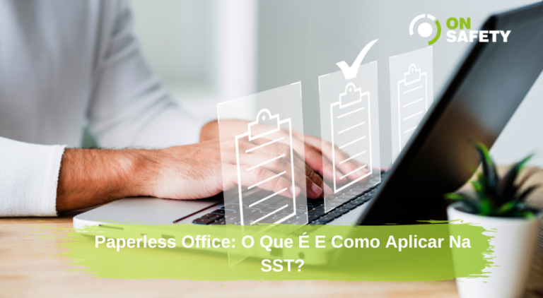 Computador mostrando documentos digitalizados