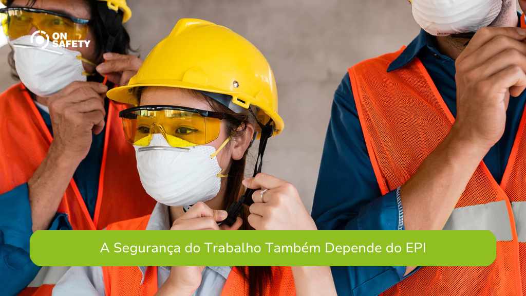 Trabalhadores vestindo equipamentos de proteção individual (EPI), como capacetes, óculos de segurança e máscaras, ajustam seus equipamentos em um ambiente de trabalho. A imagem traz a frase "A Segurança do Trabalho Também Depende do EPI"