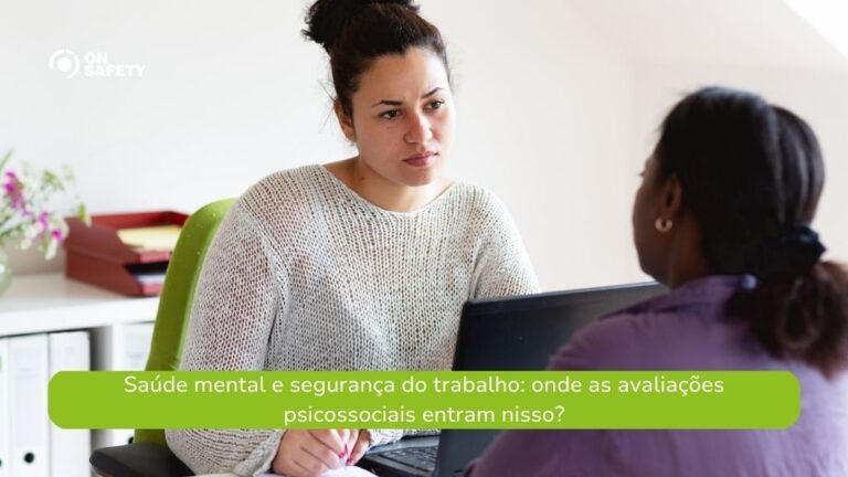 Duas mulheres estão em uma conversa séria, sentadas frente a frente, uma delas diante de um notebook. A mulher à esquerda aparenta estar recebendo atendimento ou orientação. No canto superior esquerdo da imagem está o logo da OnSafety. Na parte inferior, uma faixa verde exibe o texto: “Saúde mental e segurança do trabalho: onde as avaliações psicossociais entram nisso?”.