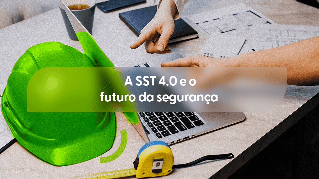 Mesa de trabalho com um capacete de segurança verde em primeiro plano, um notebook prateado, projetos de engenharia em papel e uma trena amarela. Duas mãos estão sobre o teclado do laptop, interagindo. Uma seta verde estilizada aparece na parte inferior. Sobre a imagem, uma caixa de texto cinza transparente com o título "A SST 4.0 e o futuro da segurança".